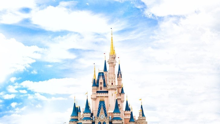 Castelo da Cinderela, situado no Magic Kingdom do Walt Disney World Resort, na cidade de Lake Buena Vista, na Flórida © Walt Disney / Pixabay