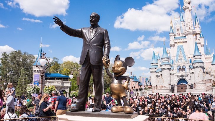 Estátuas de Walt Disney e o Rato Mickey no parque Disney na Flórida © Pixabay