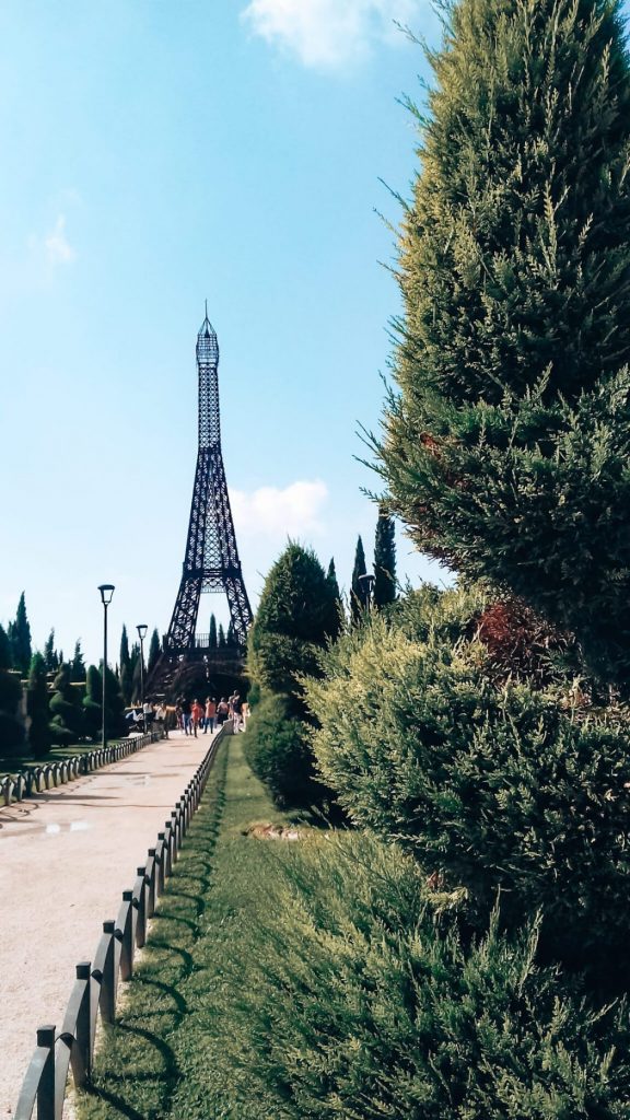 Réplica da Torre Eiffel em Madrid © lavidaesmara