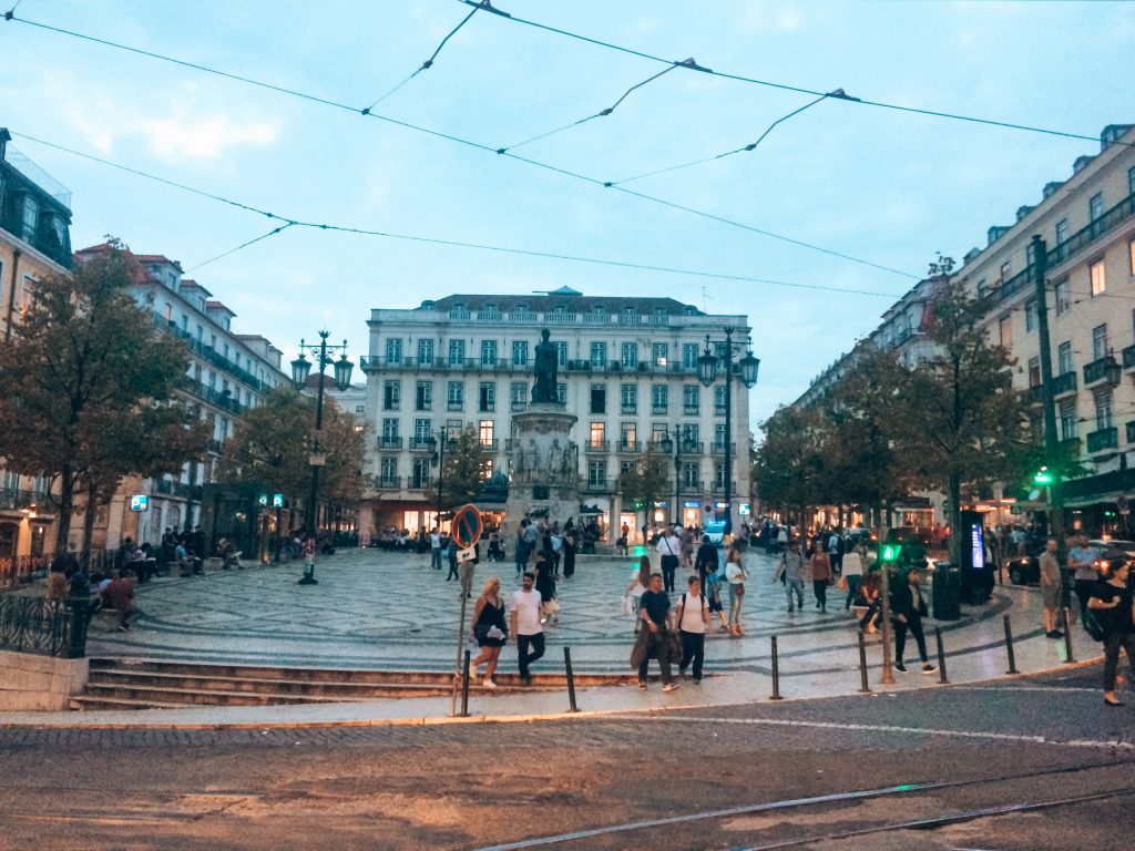 Praça Camões em Lisboa © lavidaesmara