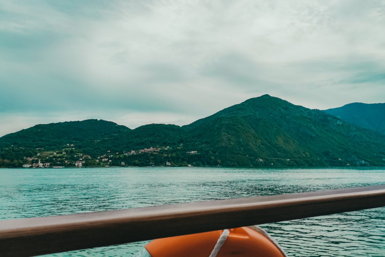 Passeio de barco no Lago de Como
