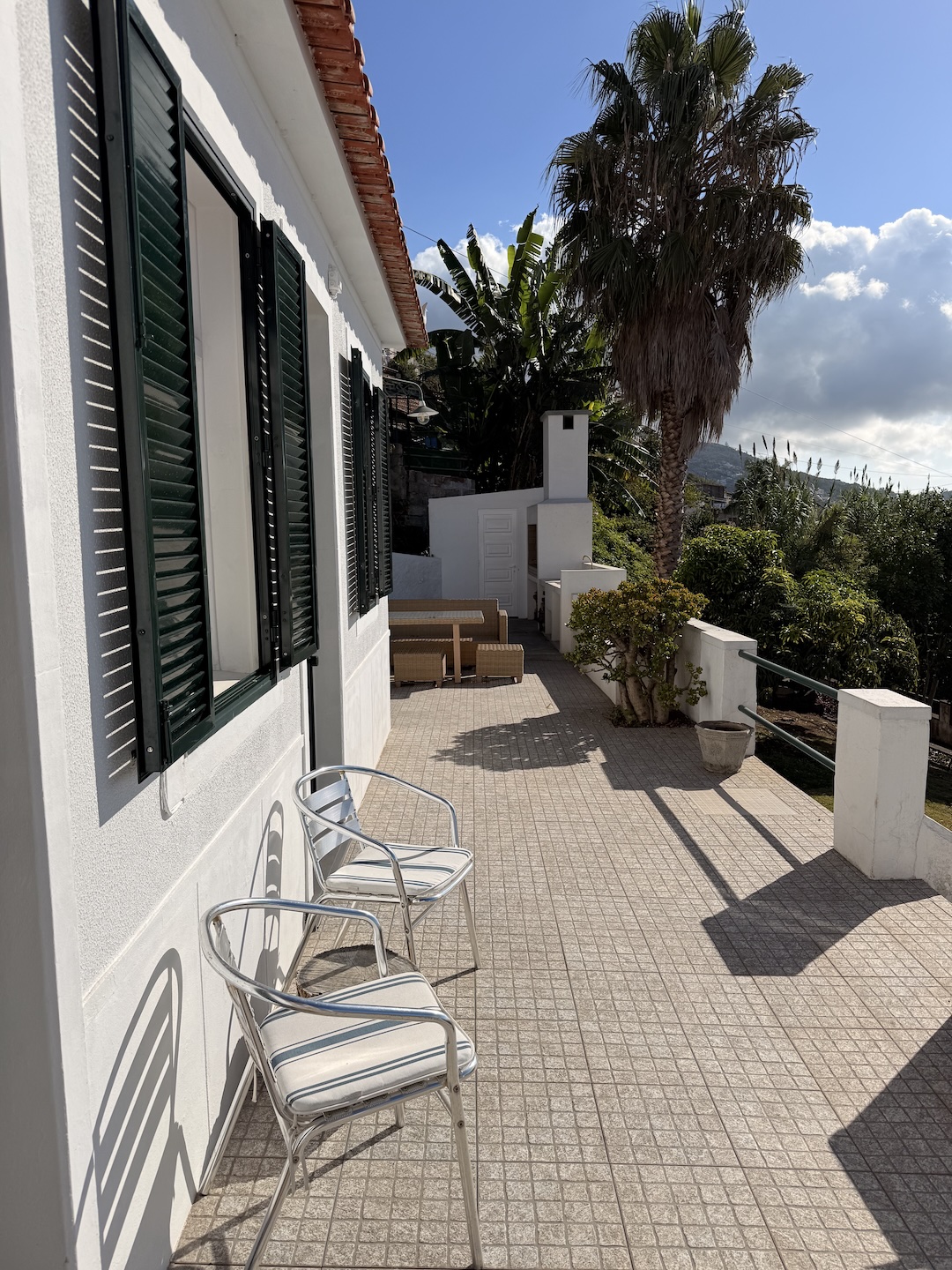 exterior na casa branca do monte